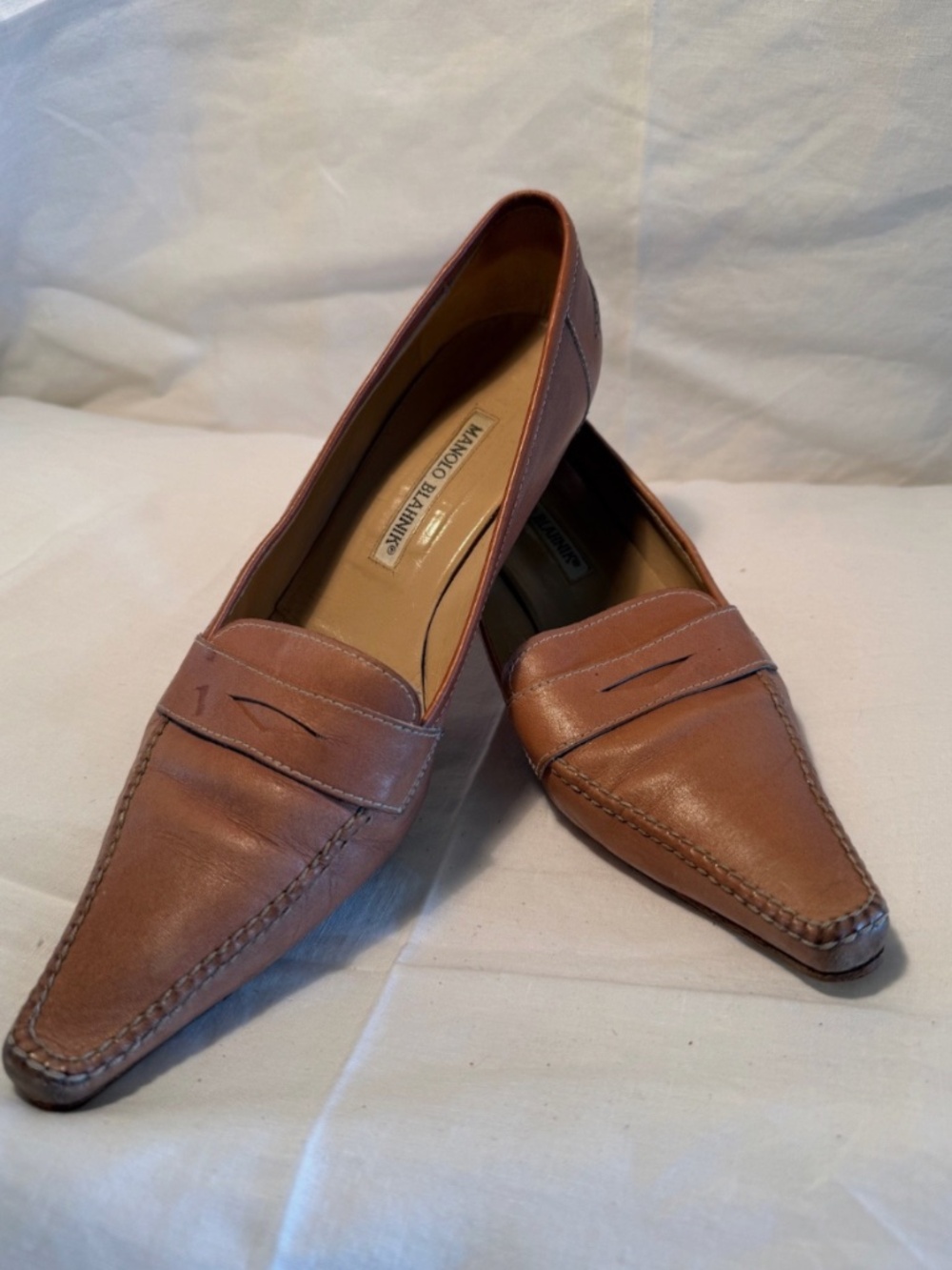Vintage Pink Manolo Blahnik Oxford Pointed Toe Kitten Heels